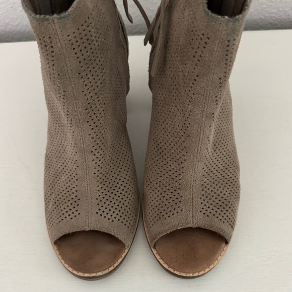 Toms Majorca Taupe Suede Perforated Peep Toe Booties Size 8.5 - Picture 3 of 12